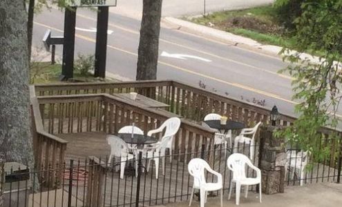 Colonial Mountain Inn