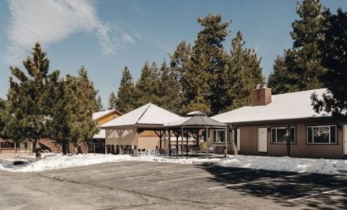 The Vintage Lakeside Inn