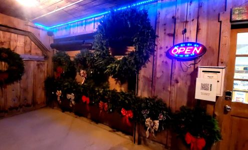 Tracy B's Market and Farm Brewery Le Roy