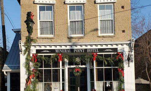 Mineral Point Hotel & Suites
