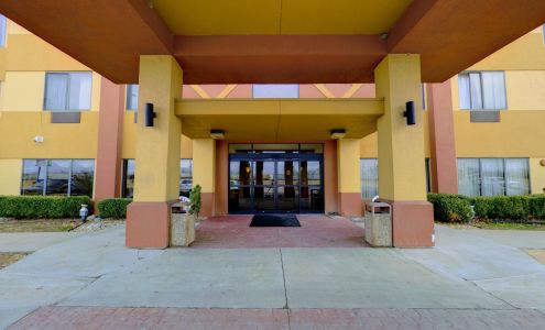 Quality Inn & Suites MidAmerica Industrial Park Area