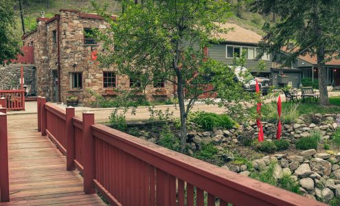 A-Lodge Boulder (Boulder Adventure Lodge)