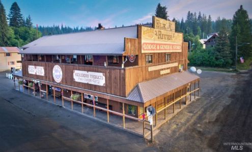 Elk River Lodge & General Store Elk River