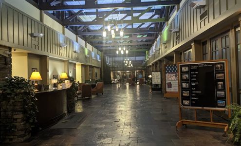 Lakepoint State Park Lodge