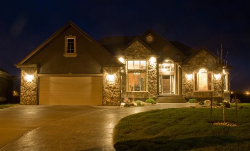 Precision Homes Ltd. 24 Hillcrest Court, Niverville, MB, R0A 0A2 24 Hillcrest Court, Niverville Manitoba R0A 0A2