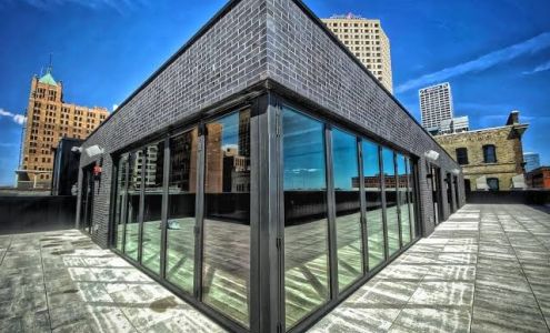 Kinn Guesthouse Downtown Milwaukee