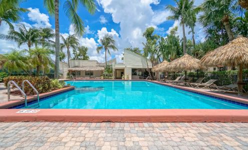 Jacaranda Club Apartments