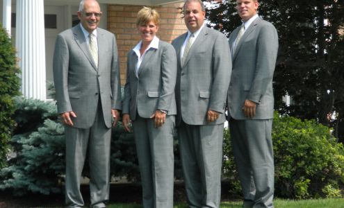 Kroeze-Wolffis Funeral Home Inc