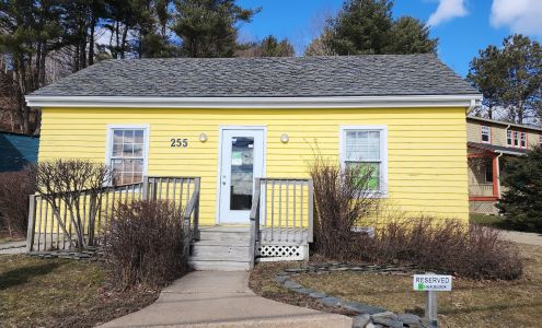 H&R Block 255 Edgewater St #3, Mahone Bay Nova Scotia B0J 2E0