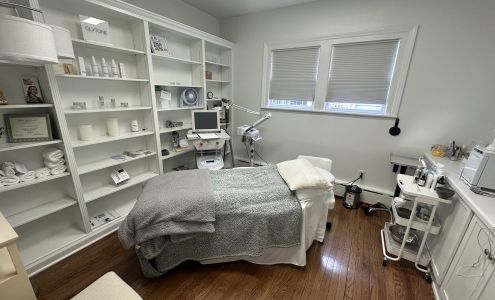 Dr. Anita Dormer & Phi Medical Aesthetics, Cosmetic Medicine Specialist