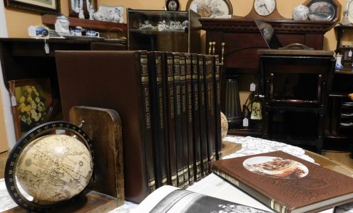 S'Natique Antiques store