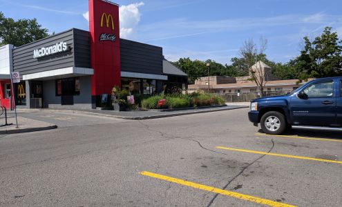 Clarkson Village Shopping Centre