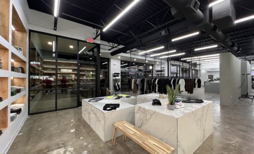 daily (Streetwear & Barbershop)