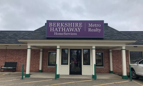 Berkshire Hathaway Home Service Metro Realty Racine 9119 Durand Ave, Sturtevant Wisconsin 53177