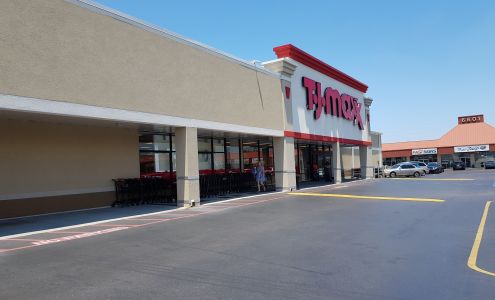 Lafreniere Plaza Shopping Center