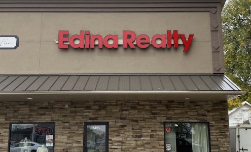 Staci Murphy Edina Realty 1425 N McMillan St Suite 2, Worthington Minnesota 56187