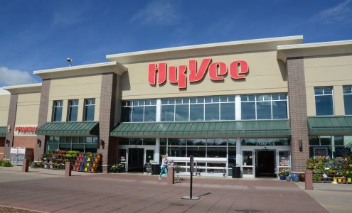 Hy-Vee Grocery Store