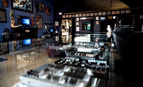 2 Pricks On 5th Tattoo & Piercing