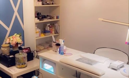 Raindrop Nails by Zena