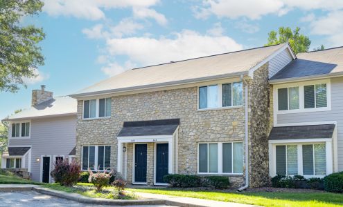 Woodbridge Apartments in Bloomington