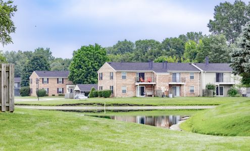 Williamsburg on the Lake Apartments in Mishawaka