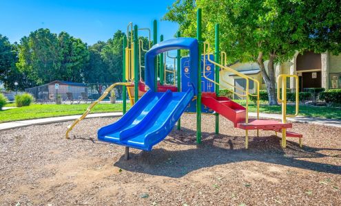 Laurel Heights Apartments (Riverside, CA)