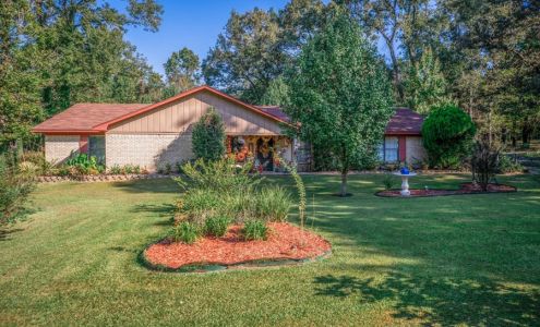 United Country H5 Auction & Realty