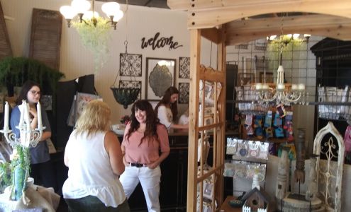 Tracee's Lakeside Treasures