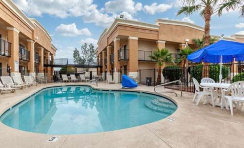 Quality Inn & Suites near Downtown Mesa