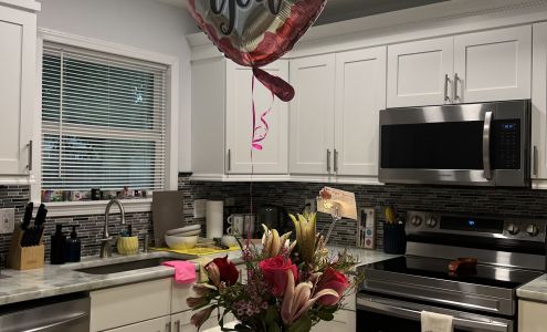 Deluna Flowers & Boutique