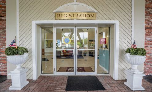 Admiralty Inn & Suites by The Red Collection