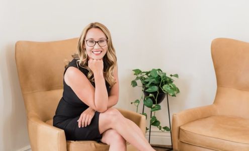 Lindsey Peña Real Estate - Chase International