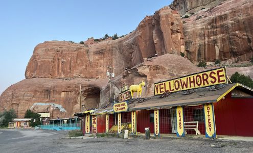 Yellowhorse Gift Shop Lupton