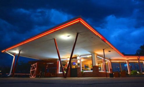 Raine Motel Valentine