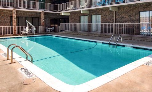 Quality Inn Magnolia