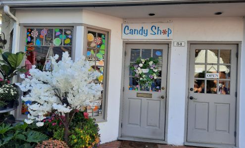 Topiare Candy Shop
