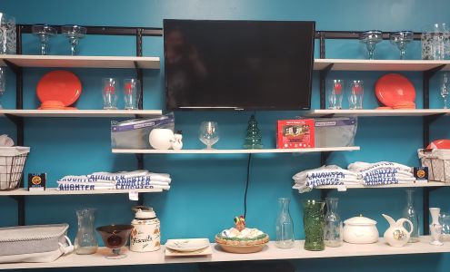 Laff Breaks Smash House and Comedy Club