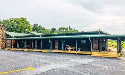 Samantha?s Timber Inn Murfreesboro