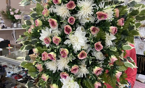 Sheila's Flowers , Gifts and Home decor 1005 N Main St, Tuscumbia Alabama 35674