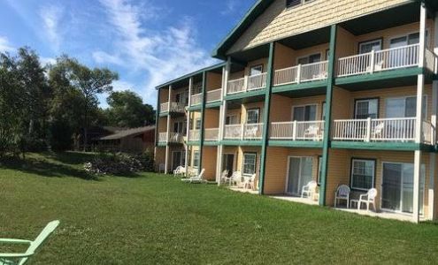 Magnuson Grand Hotel Lakefront Paradise Paradise