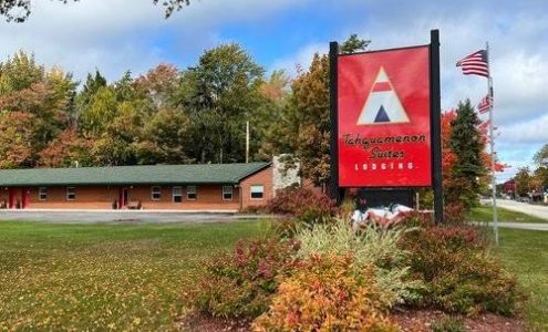 Tahquamenon Suites Lodging Paradise