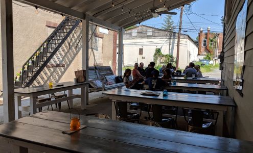 Do Good Garage Bar & Eats @ Do Good Spirits Distillery Roscoe