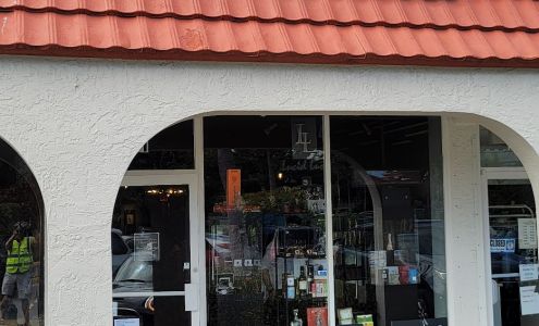 Lucid Lush - CIGARS • VAPES • TOBACCO • GIFT • WINE & CHAMPAGNE Key Biscayne