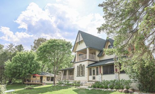 The Saucy Willow Inn & Cottages Coboconk