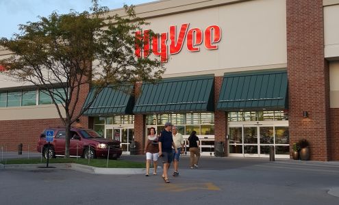 Hy-Vee Grocery Store