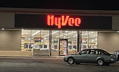 Hy-Vee Grocery Store