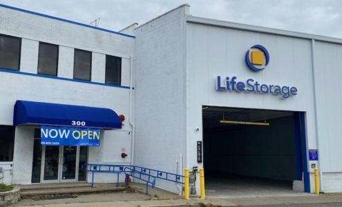 Life Storage - Boonton