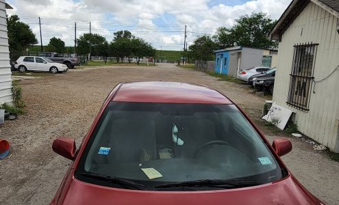 Lencho’s tire shop