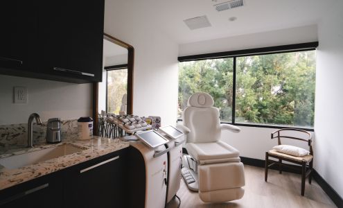 Robertson Wellness and Aesthetics