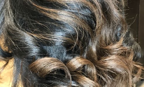 Char’s Salon & Boutique